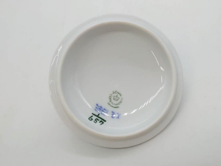 デンマーク　ROYAL COPENHAGEN(ロイヤルコペンハーゲン)　ブルーフルーテッド　プレイン・ハーフレース　エレガントなティータイムを演出するカップ&ソーサー3客・シュガーボウルセット(コーヒー、ティーカップ、シュガーポット、C&S、洋食器)(R-077097)