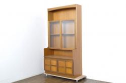 レトロ家具　昭和中期　シンプルなデザインの木製キャビネット(収納棚、戸棚、下駄箱)(R-044070)