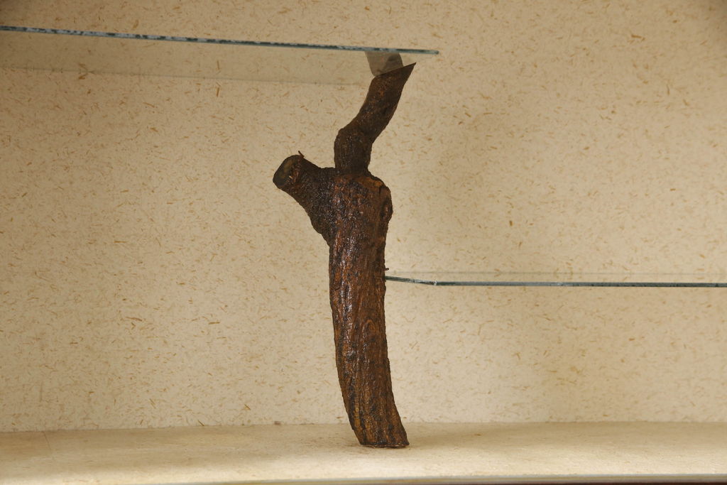 中古　軽井沢彫り　見せる収納を兼ね備えたガラスの飾り棚付きチェスト(衣装箪笥、和タンス、引き出し)(R-062539)