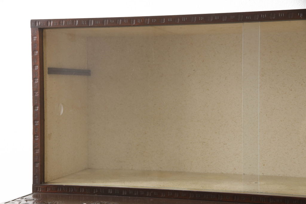 中古　軽井沢彫り　見せる収納を兼ね備えたガラスの飾り棚付きチェスト(衣装箪笥、和タンス、引き出し)(R-062539)