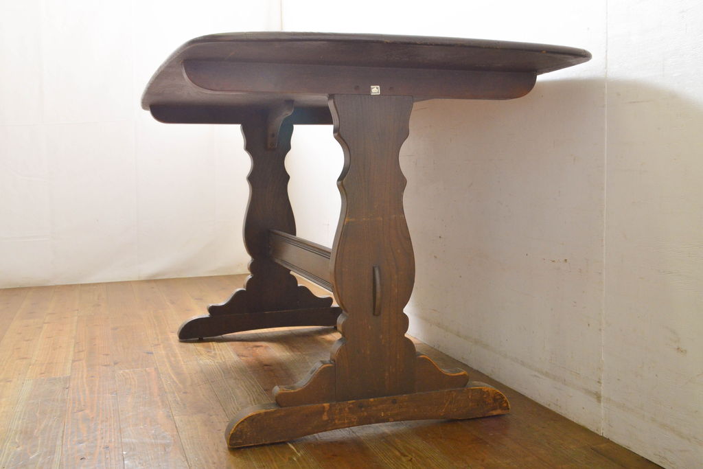 イギリスビンテージ　ERCOL(アーコール)　クラシカルな雰囲気漂うダイニングテーブル(4人掛け、6人掛け、食卓、ヴィンテージ)(R-063223)