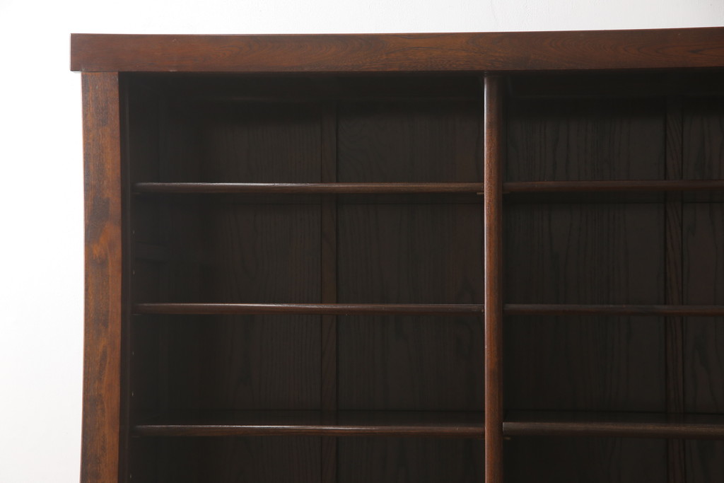 中古　美品　ニレ材　和の空間に取り入れたいシックな二段重ね水屋箪笥(キャビネット、食器棚、戸棚、収納棚、重ね戸棚)(R-069920)