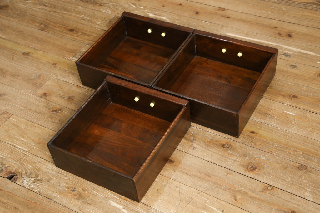 中古　美品　ニレ材　和の空間に取り入れたいシックな二段重ね水屋箪笥(キャビネット、食器棚、戸棚、収納棚、重ね戸棚)(R-069920)