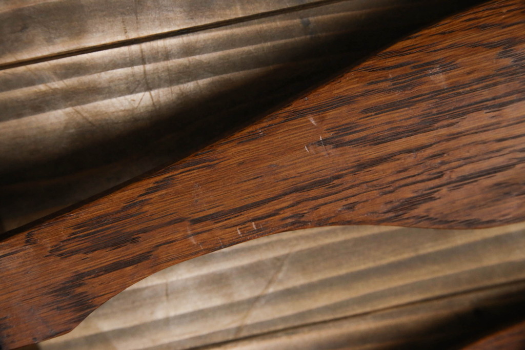 中古　美品　松本民芸家具　ナラ材　漆塗り　背面の曲線デザインが優美なラダーバックアームチェア(椅子、イス、ダイニングチェア、ハイバックチェア)(定価約40万円)(R-064183)