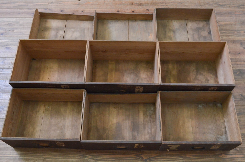 和製アンティーク　古作作り　引き出し9杯　古い商家の収納箪笥サイドボード(収納棚、サイドチェスト、食器棚)(R-069584)
