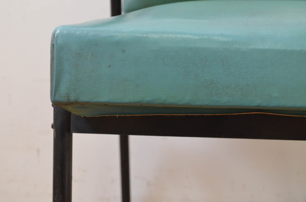 和製ビンテージ　リクライニング　昭和レトロな雰囲気漂うアイアンフレームのバーバーチェア(アームチェア、椅子、イス、いす、ヴィンテージ)(R-069138)