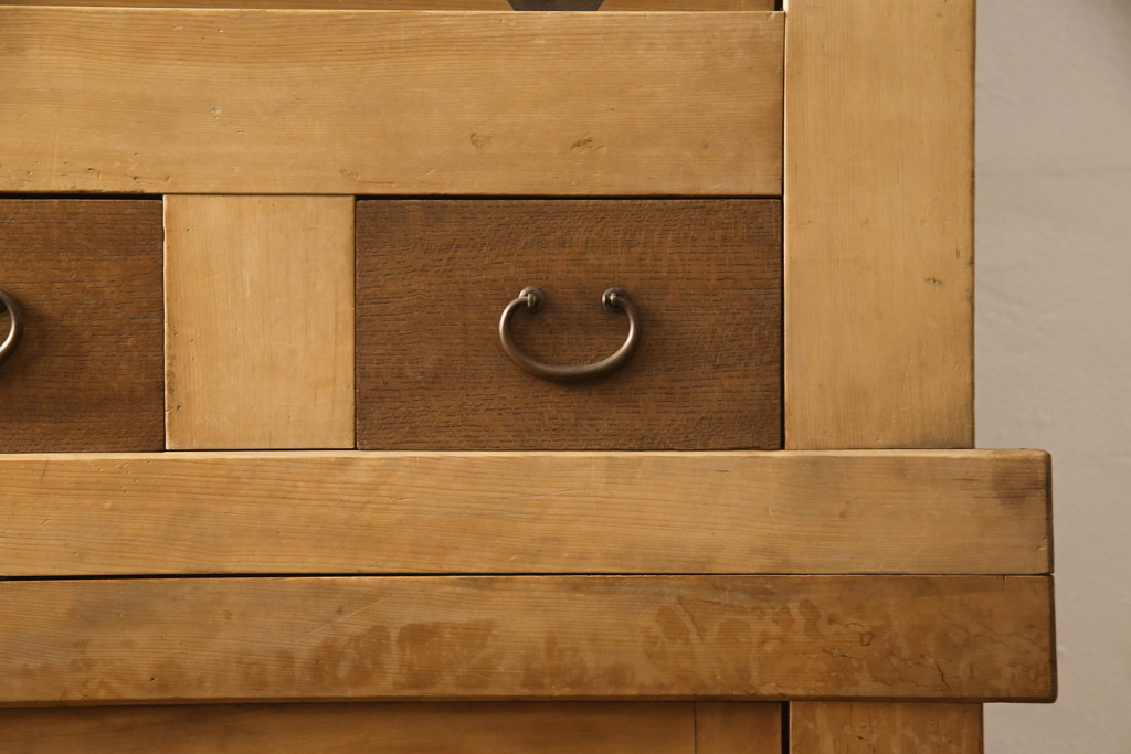 和製アンティーク　木味が魅力　丁寧な作り込みが魅力的な四尺水屋箪笥サイドボード(収納棚、サイドキャビネット、戸棚、食器棚)(R-068829)