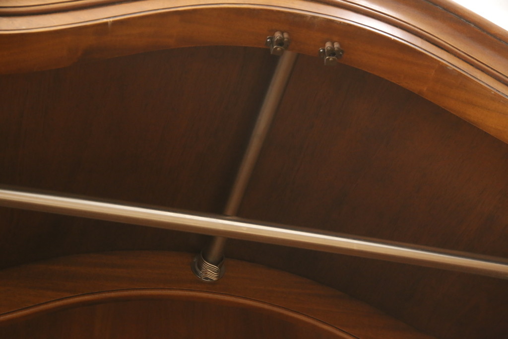 中古　DREXEL HERITAGE(ドレクセルヘリテイジ)　Touraine(ツーレイン)　流れるような曲線が美しいワードローブ(衣装タンス、洋服タンス、収納棚)(定価約100万円)(R-063430)