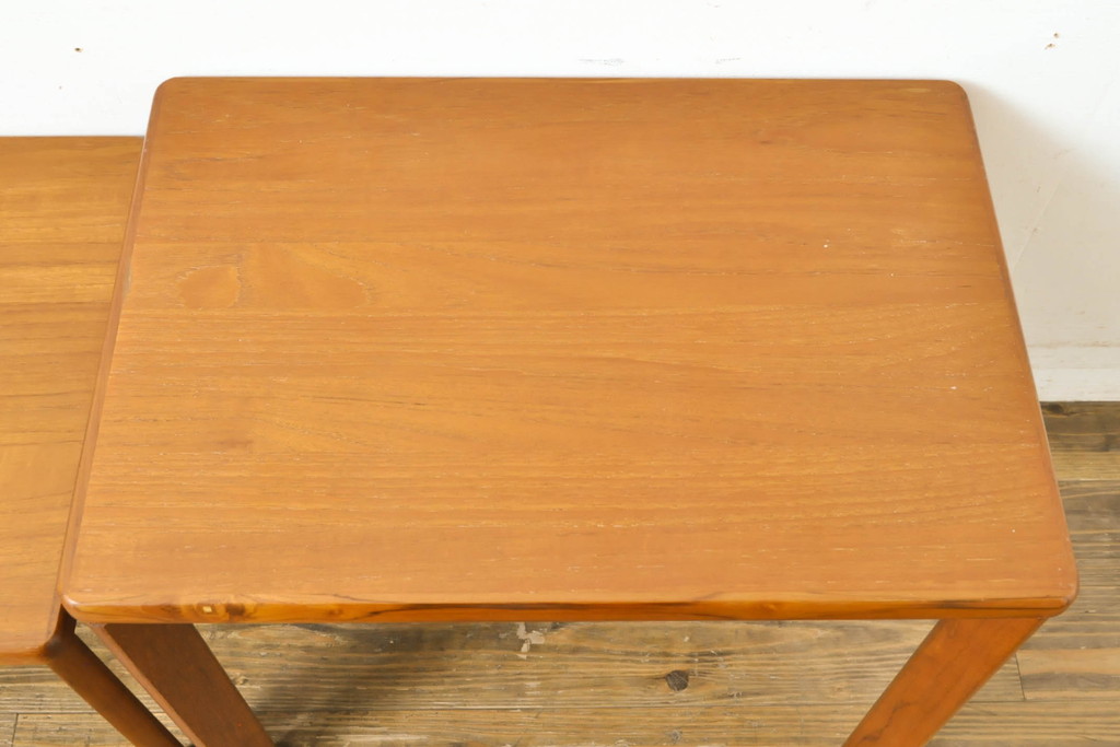 北欧ビンテージ　チーク材　ナチュラルな木の風合いが魅力的なネストテーブル(サイドテーブル、カフェテーブル、ヴィンテージ)(R-063241)