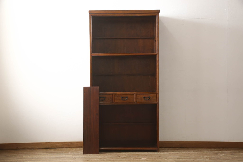 中古　超美品　希少サイズ　ニレ材　3尺薄型　すっきりとした佇まいが上品な水屋箪笥(食器棚、戸棚、収納棚、キャビネット)(R-061601)