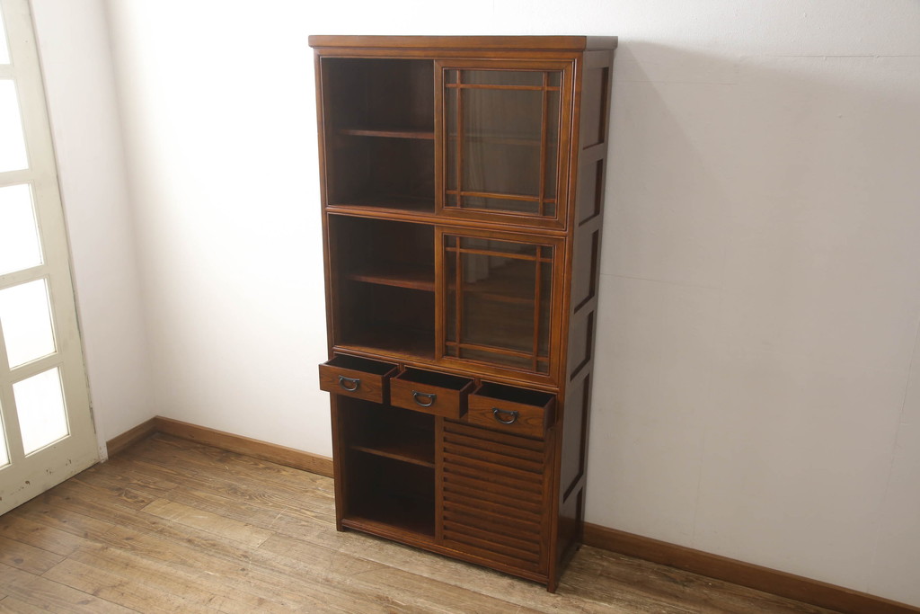 中古　超美品　希少サイズ　ニレ材　3尺薄型　すっきりとした佇まいが上品な水屋箪笥(食器棚、戸棚、収納棚、キャビネット)(R-061601)