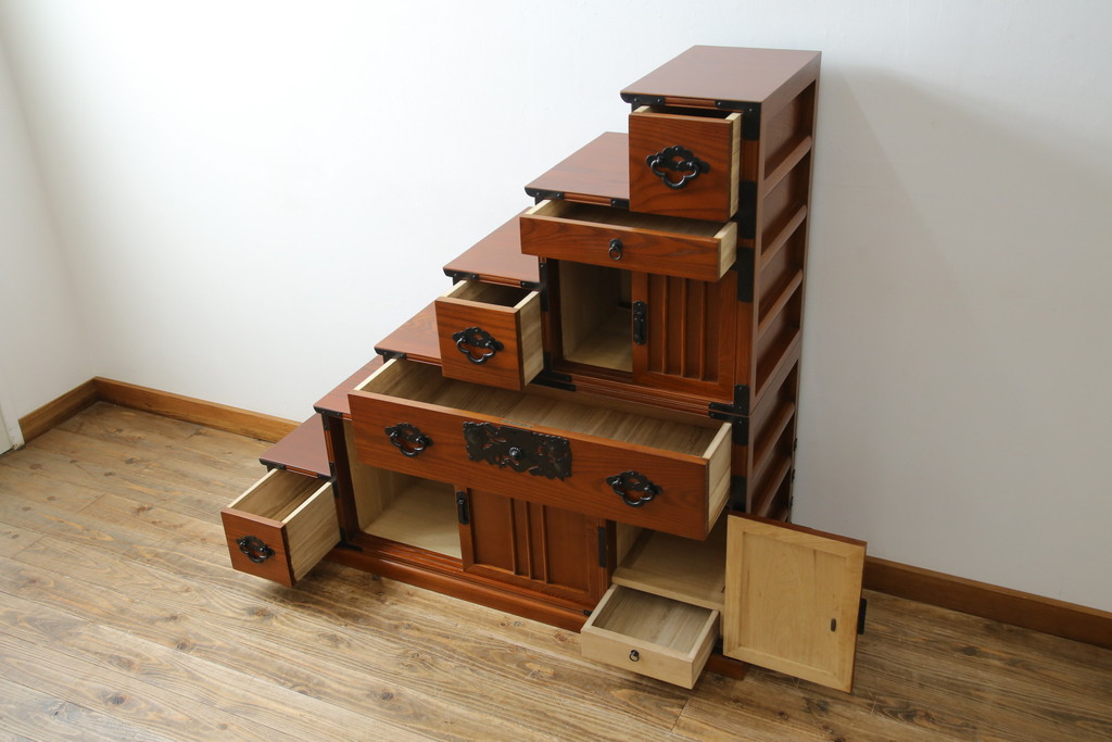 中古　美品　両面使い　魅せる収納としても大活躍の階段箪笥(階段タンス、収納たんす、和箪笥、引き出し)(R-079828)
