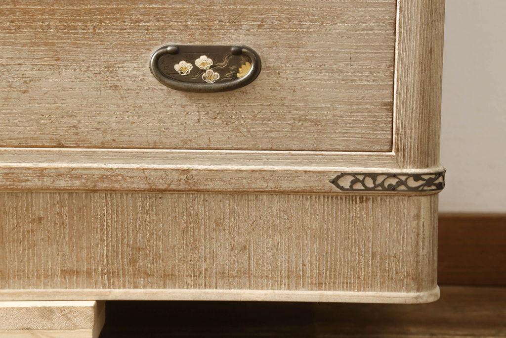 中古　シンプルなチェストに生まれ変わる加茂総桐箪笥(胴丸、桐たんす、衣装箪笥、引き出し、和タンス、バラ売り可能)(R-061546)
