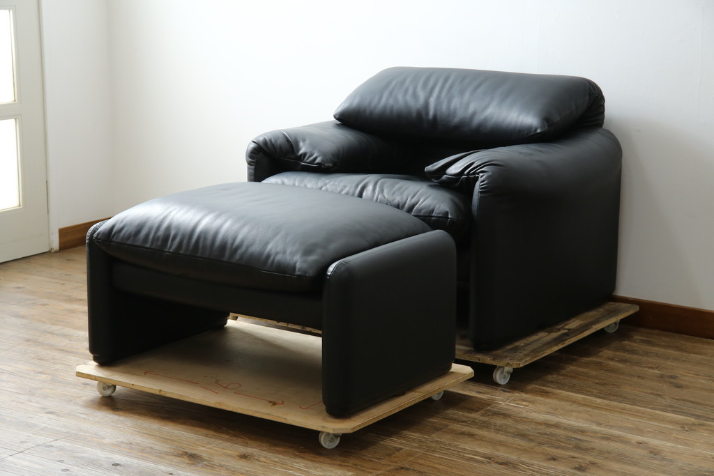 中古　美品　Cassina(カッシーナ)　675　MARALUNGA(マラルンガ)　本革(レザー)　洗練されたモダンデザインと極上の座り心地を兼ね備えた1人掛けソファ+オットマンのセット(ハイバック/ローバック、アームソファ、チェア、椅子、イス、一人掛け、1P、フットスツール)(定価約150万円)(R-084130)