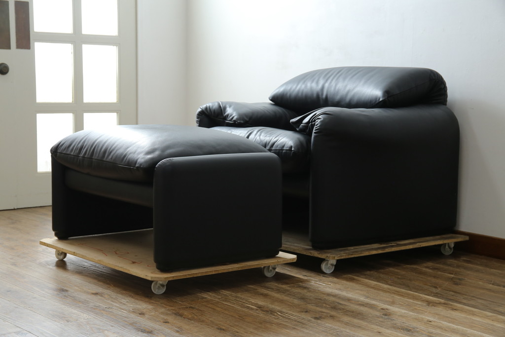 中古　美品　Cassina(カッシーナ)　675　MARALUNGA(マラルンガ)　本革(レザー)　洗練されたモダンデザインと極上の座り心地を兼ね備えた1人掛けソファ+オットマンのセット(ハイバック/ローバック、アームソファ、チェア、椅子、イス、一人掛け、1P、フットスツール)(定価約150万円)(R-084130)