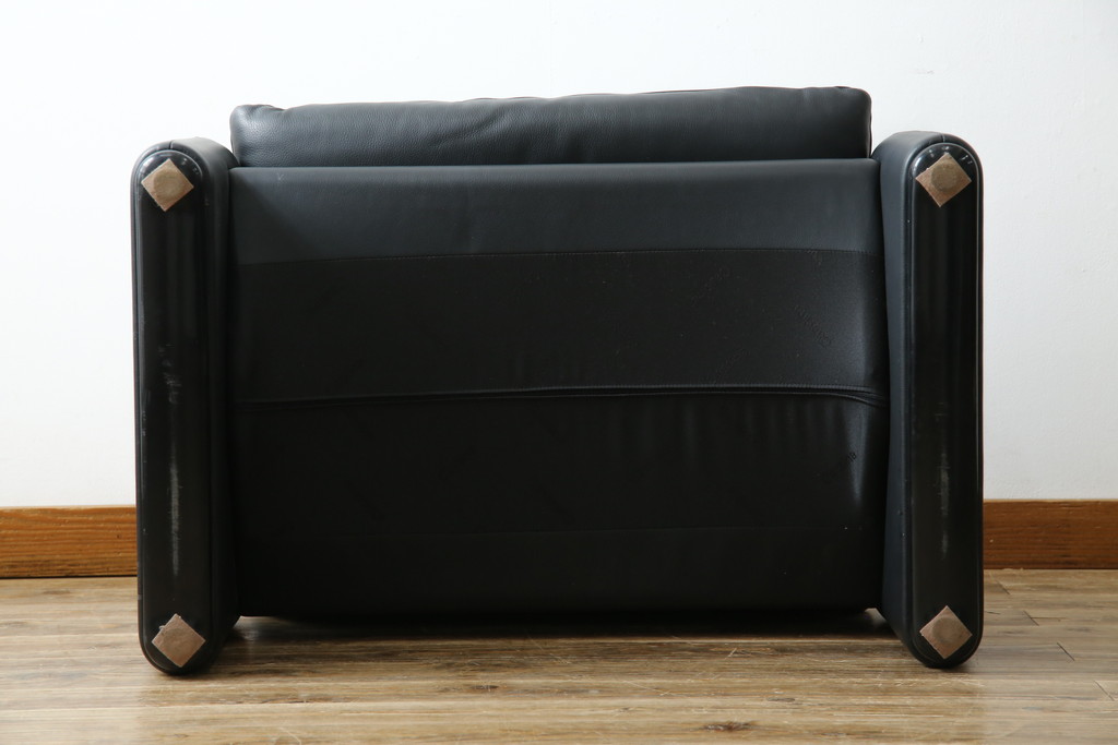 中古　美品　Cassina(カッシーナ)　675　MARALUNGA(マラルンガ)　本革(レザー)　洗練されたモダンデザインと極上の座り心地を兼ね備えた1人掛けソファ+オットマンのセット(ハイバック/ローバック、アームソファ、チェア、椅子、イス、一人掛け、1P、フットスツール)(定価約150万円)(R-084130)