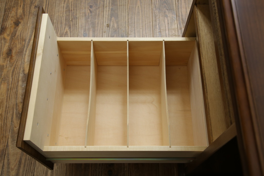 中古　美品　カリモク家具(karimoku)　COLONIAL(コロニアル)シリーズ　カントリースタイルのお部屋作りにおすすめのおしゃれな両袖机(在宅ワーク用、在宅用ワークデスク、書斎机)(定価約27万円)(R-081788)
