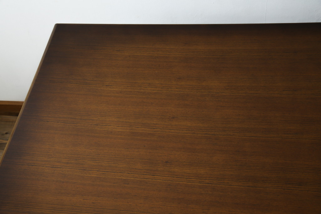中古　美品　カリモク家具(karimoku)　COLONIAL(コロニアル)シリーズ　カントリースタイルのお部屋作りにおすすめのおしゃれな両袖机(在宅ワーク用、在宅用ワークデスク、書斎机)(定価約27万円)(R-081788)
