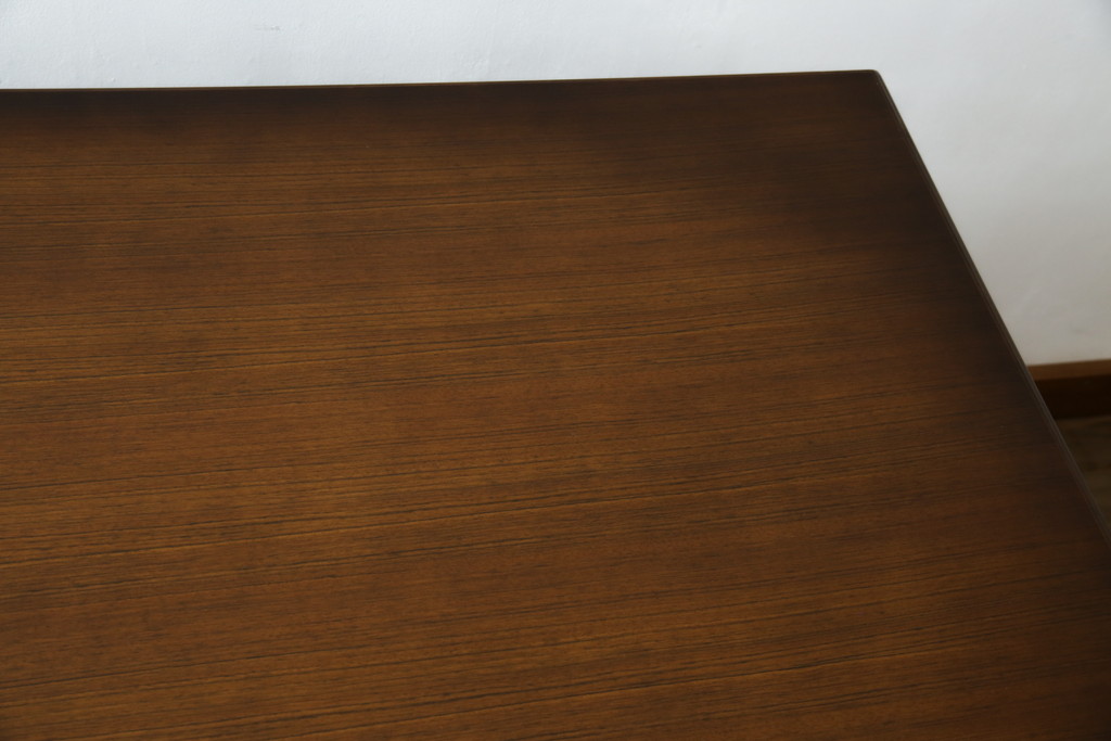 中古　美品　カリモク家具(karimoku)　COLONIAL(コロニアル)シリーズ　カントリースタイルのお部屋作りにおすすめのおしゃれな両袖机(在宅ワーク用、在宅用ワークデスク、書斎机)(定価約27万円)(R-081788)