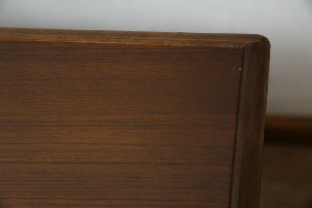 中古　美品　カリモク家具(karimoku)　COLONIAL(コロニアル)シリーズ　カントリースタイルのお部屋作りにおすすめのおしゃれな両袖机(在宅ワーク用、在宅用ワークデスク、書斎机)(定価約27万円)(R-081788)