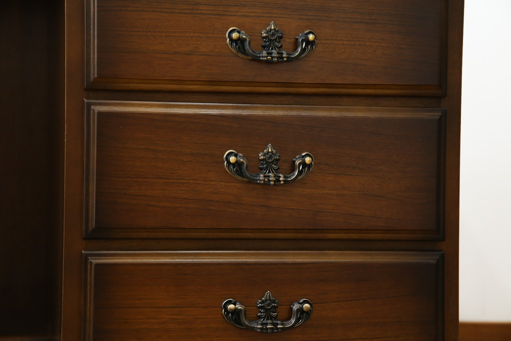 中古　美品　カリモク家具(karimoku)　COLONIAL(コロニアル)シリーズ　カントリースタイルのお部屋作りにおすすめのおしゃれな両袖机(在宅ワーク用、在宅用ワークデスク、書斎机)(定価約27万円)(R-081788)