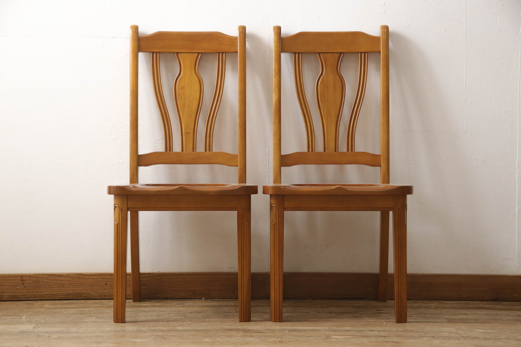 中古　美品　横浜クラシック家具　ダニエル(Daniel)　エトランゼ(Etranger)　E-501　エトランジェサイドチェア　背板の凝ったデザインが魅力のダイニングチェア2脚セット(板座チェア、椅子、イス)(2脚で定価約35万円)(R-058427)