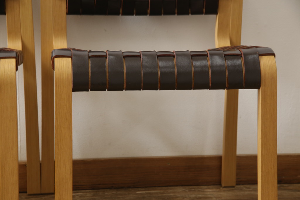 中古　美品　arflex(アルフレックス)　NT(エヌティー)　革を編み込んだデザインが個性的なチェア2脚セット(ダイニングチェア、椅子、イス)(定価1脚137500円)(R-058236)