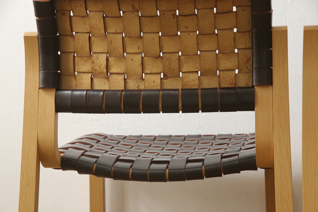 中古　美品　arflex(アルフレックス)　NT(エヌティー)　革を編み込んだデザインが個性的なチェア2脚セット(ダイニングチェア、椅子、イス)(定価1脚137500円)(R-058237)