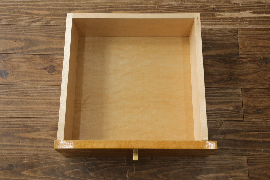 中古　美品　IDC大塚家具取り扱い　バーズアイメープル　SPRENDOR(スプレンダー)　特徴的な杢目と洗練されたデザインが美しいテレビ台(テレビボード、リビングボード、収納棚、戸棚)(R-076839)