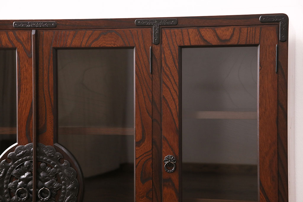 中古　伝統民芸家具　岩谷堂箪笥　存在感のある黒い金具が目を引くサイドボード(収納棚、戸棚、キャビネット)(R-048450)