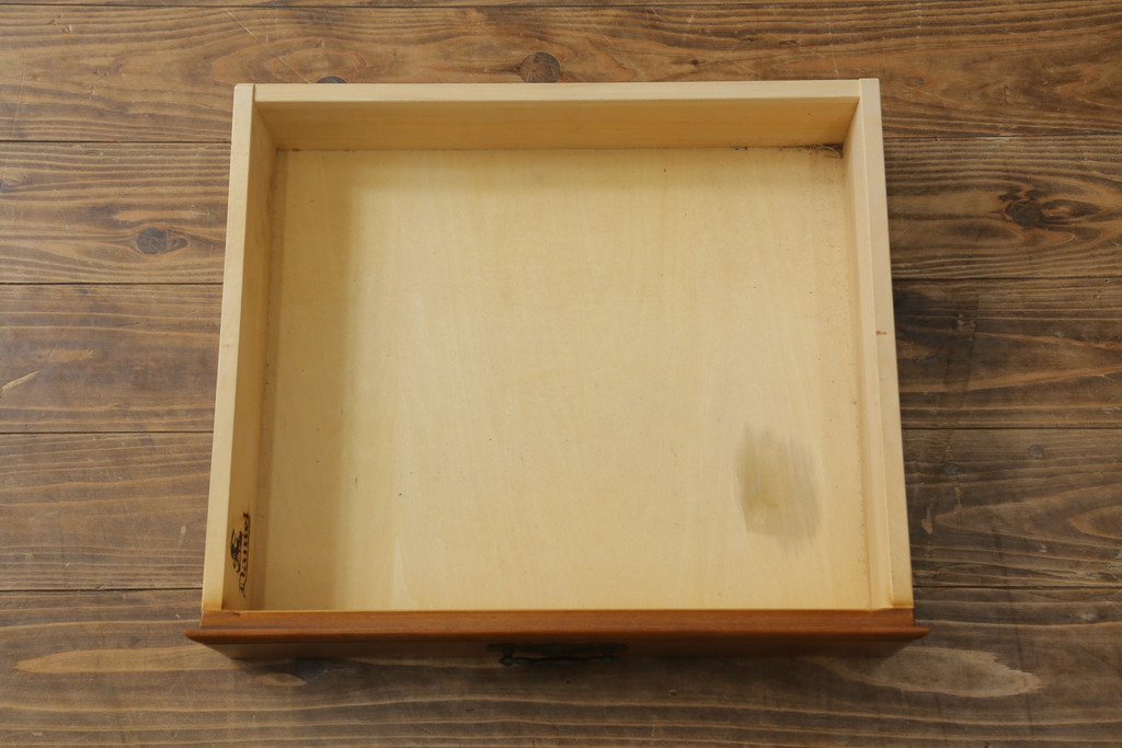 中古　美品　横浜クラシック家具　ダニエル(daniel)　アーリーアメリカンシリーズ　A-204　クラシカルな雰囲気のお部屋づくりにおすすめなチャイナキャビネット(食器棚、収納棚、戸棚、カップボード)(R-076840)