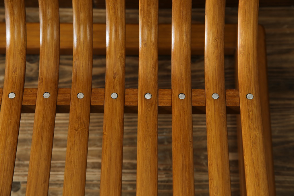 中古　美品　城所右文次デザイン　三越伊勢丹プロパティ・デザイン　Bamboo Chair　滑らかな曲線のデザインが目を惹くバンブーチェアと特注のオットマンのセット(アームチェア、安楽椅子、ディスプレイ、フットスツール)(チェア定価約54万円)(オットマン定価約30万円)(R-081257)