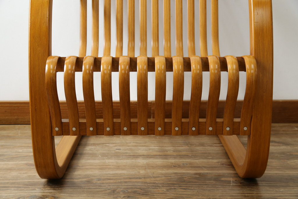 中古　美品　城所右文次デザイン　三越伊勢丹プロパティ・デザイン　Bamboo Chair　滑らかな曲線のデザインが目を惹くバンブーチェアと特注のオットマンのセット(アームチェア、安楽椅子、ディスプレイ、フットスツール)(チェア定価約54万円)(オットマン定価約30万円)(R-081257)