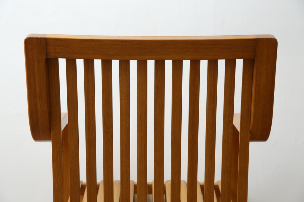 中古　美品　城所右文次デザイン　三越伊勢丹プロパティ・デザイン　Bamboo Chair　滑らかな曲線のデザインが目を惹くバンブーチェアと特注のオットマンのセット(アームチェア、安楽椅子、ディスプレイ、フットスツール)(チェア定価約54万円)(オットマン定価約30万円)(R-081257)