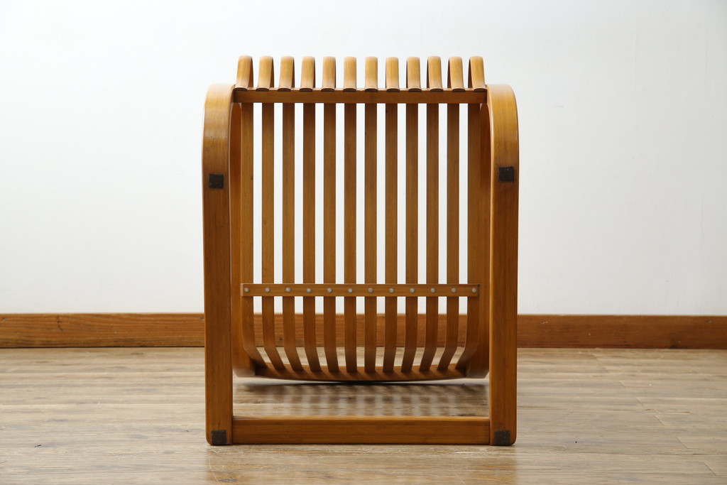 中古　美品　城所右文次デザイン　三越伊勢丹プロパティ・デザイン　Bamboo Chair　滑らかな曲線のデザインが目を惹くバンブーチェアと特注のオットマンのセット(アームチェア、安楽椅子、ディスプレイ、フットスツール)(チェア定価約54万円)(オットマン定価約30万円)(R-081257)