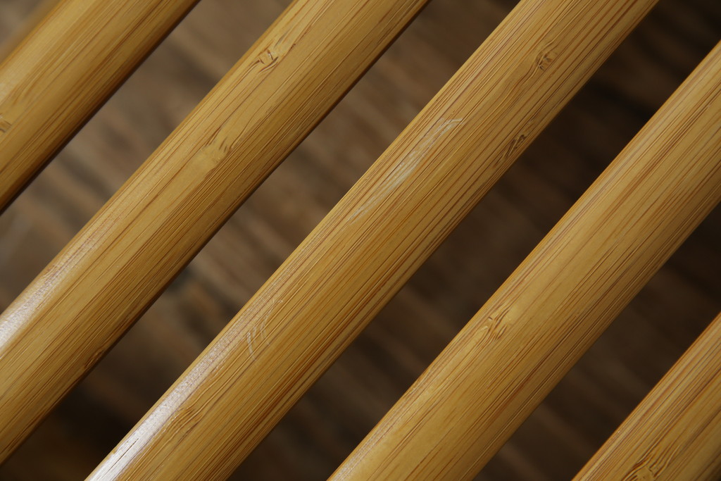 中古　美品　城所右文次デザイン　三越伊勢丹プロパティ・デザイン　Bamboo Chair　滑らかな曲線のデザインが目を惹くバンブーチェアと特注のオットマンのセット(アームチェア、安楽椅子、ディスプレイ、フットスツール)(チェア定価約54万円)(オットマン定価約30万円)(R-081257)