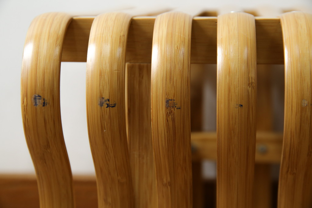中古　美品　城所右文次デザイン　三越伊勢丹プロパティ・デザイン　Bamboo Chair　滑らかな曲線のデザインが目を惹くバンブーチェアと特注のオットマンのセット(アームチェア、安楽椅子、ディスプレイ、フットスツール)(チェア定価約54万円)(オットマン定価約30万円)(R-081257)