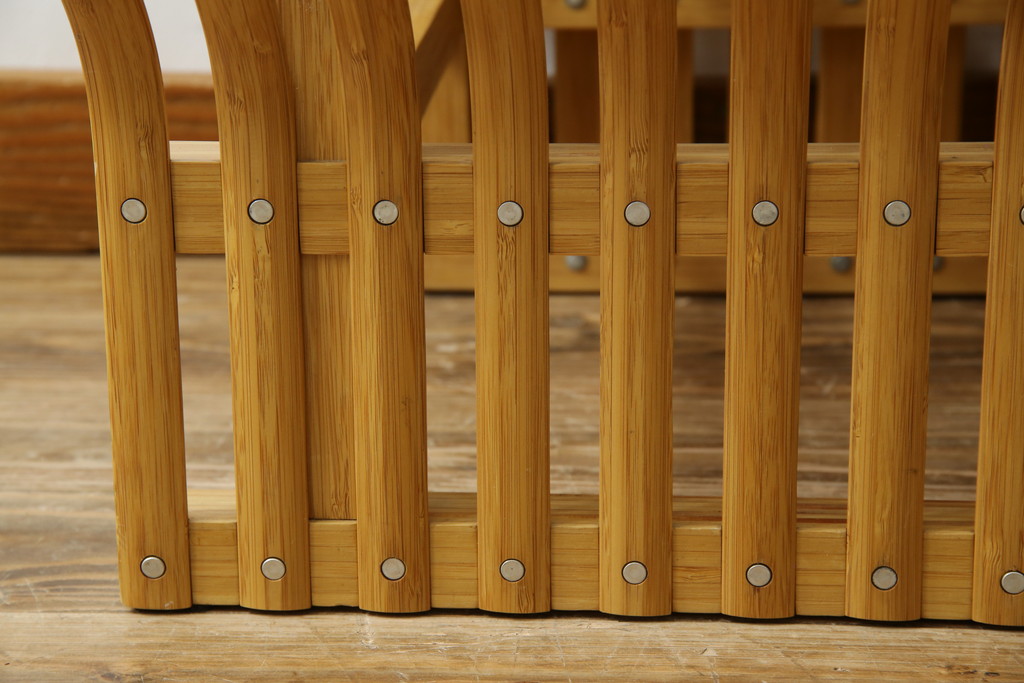 中古　美品　城所右文次デザイン　三越伊勢丹プロパティ・デザイン　Bamboo Chair　滑らかな曲線のデザインが目を惹くバンブーチェアと特注のオットマンのセット(アームチェア、安楽椅子、ディスプレイ、フットスツール)(チェア定価約54万円)(オットマン定価約30万円)(R-081257)