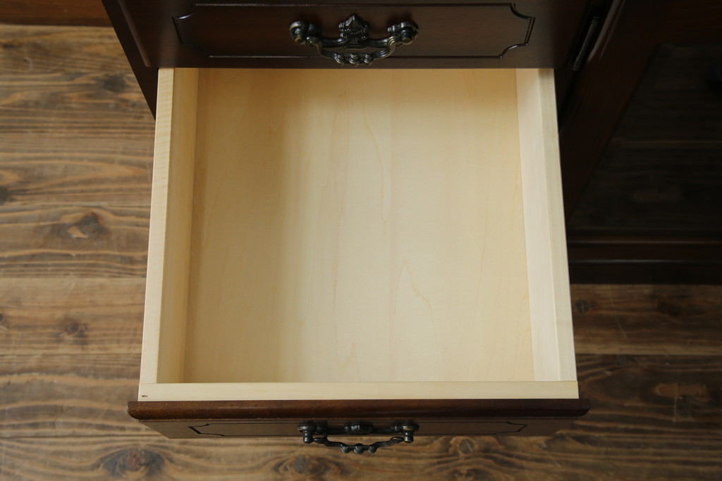 中古　美品　カリモク家具(karimoku)　COLONIAL(コロニアル)シリーズ　QC3607NK　カントリースタイルのお部屋作りにおすすめのおしゃれなオーディオボード(サイドボード、ローボード、収納棚、戸棚)(R-080390)