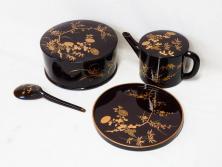 明治～大正期　輪島塗　沈金蒔絵　木製　菊梅竹菖蒲図　漆塗りの艶やかな風合いが上品なお櫃・湯桶・お盆・しゃもじセット(漆器、漆芸、金彩、和食器)(R-077229)