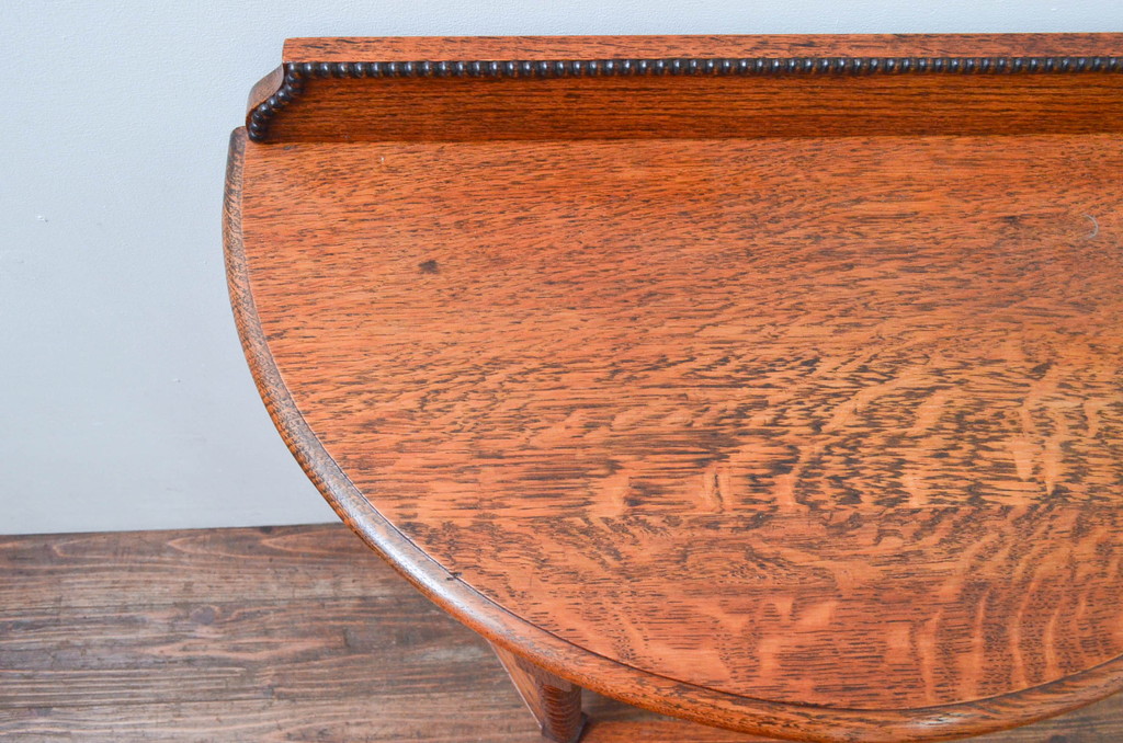 イギリスアンティーク　Lloyd's Antiques(ロイズ・アンティークス)取り扱い　オーク材　ツイストレッグがお洒落なサイドテーブル(コンソールテーブル、花台、飾り台、英国)(R-076290)