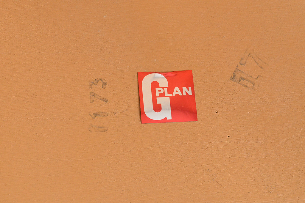 北欧ビンテージ　G-PLAN(ジープラン)　チーク材　タイルトップのサイドテーブル(センターテーブル、コーヒーテーブル、ヴィンテージ)(R-050149)