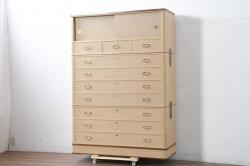 アンティーク家具　銅金具　一本物の収納箪笥キャビネット(水屋箪笥、夜具箪笥、布団箪笥)(R-036623)