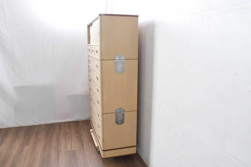 中古　美品　桑材のアクセントが映える上品な桐箪笥(桐たんす、衣装箪笥、収納箪笥、整理箪笥、引き出し、和タンス、チェスト、バラ売り可能)(R-082625)