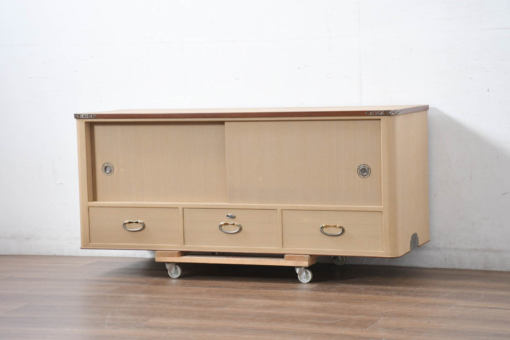 中古　美品　桑材のアクセントと金具が上品な桐箪笥・上段(桐たんす、収納箪笥、和タンス、収納棚、戸棚、ローボード、テレビボード、TVボード、テレビ台、TV台)(R-082626)