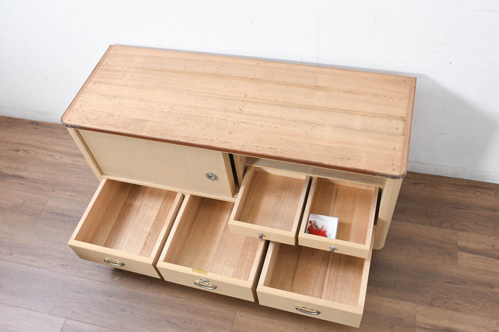 中古　美品　桑材のアクセントと金具が上品な桐箪笥・上段(桐たんす、収納箪笥、和タンス、収納棚、戸棚、ローボード、テレビボード、TVボード、テレビ台、TV台)(R-082626)