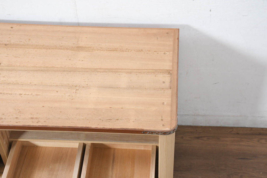 中古　美品　桑材のアクセントと金具が上品な桐箪笥・上段(桐たんす、収納箪笥、和タンス、収納棚、戸棚、ローボード、テレビボード、TVボード、テレビ台、TV台)(R-082626)