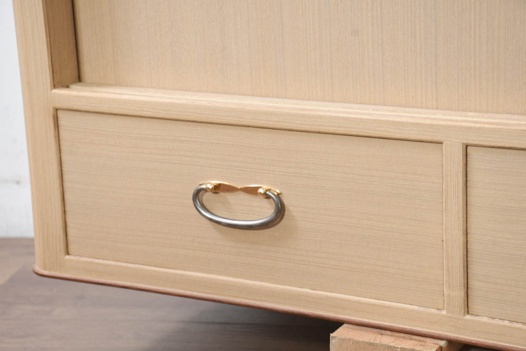 中古　美品　桑材のアクセントと金具が上品な桐箪笥・上段(桐たんす、収納箪笥、和タンス、収納棚、戸棚、ローボード、テレビボード、TVボード、テレビ台、TV台)(R-082626)
