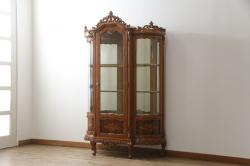 中古　高級イタリア家具　繊細で優美な彫刻入りのロココ調アンティーク風キャビネット(キュリオケース、ガラスケース、ショーケース、飾り棚、店舗什器)(定価約90万円)(R-066920)