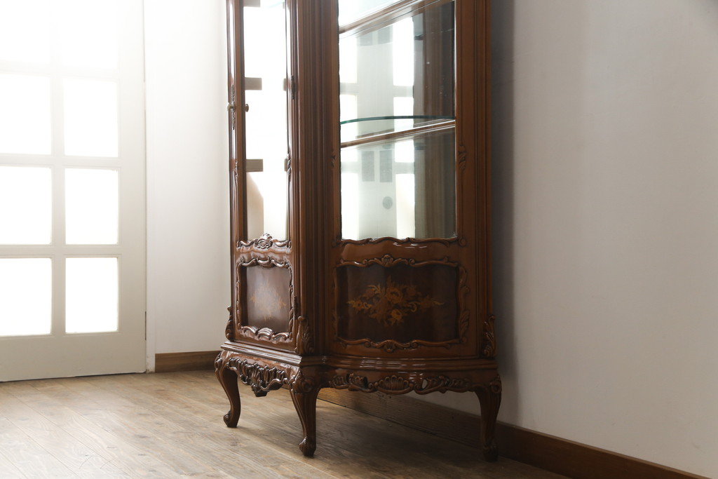 中古　高級イタリア家具　繊細で優美な彫刻入りのロココ調アンティーク風キャビネット(キュリオケース、ガラスケース、ショーケース、飾り棚、店舗什器)(定価約90万円)(R-066920)
